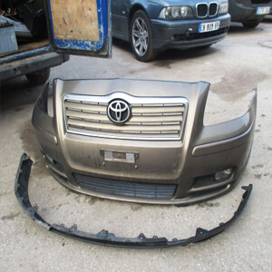 Заміна бампера Toyota Avensis