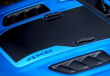 Гібридні двигуни Jeep відкликані втретє через проблеми з безпекою