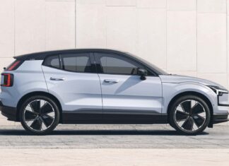 Volvo stahuje 40 000 elektrických vozidel EX30 kvůli riziku požáru