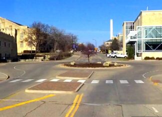 Anggota Parlemen Kansas Bergerak untuk Mewajibkan Sinyal Belok di Bundaran