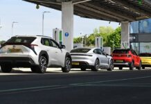 Загроза податку за пройдені милі ставить під питання використання електромобілів у Великій Британії