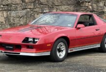 Повернення ікони: чому рідкісний Camaro Z28 1984 року прикував увагу ентузіастів
