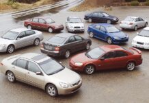 Битва в середньому класі: порівняння седанів 2003 року