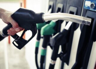 Ceny paliw zaczęły spadać po irańskich gwarancjach otwartego przejścia przez Cieśninę Ormuz