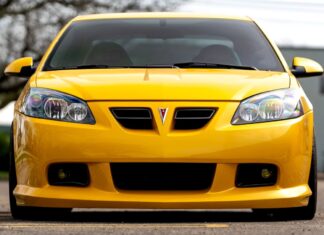 Найдивніша машина в гаражі Роуша – це не Mustang, це Pontiac G6