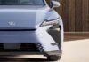 Lexus ES 350h: Больше, громче и дерзко угловатый