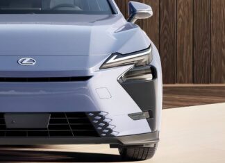 Lexus ES 350h: Больше, громче и дерзко угловатый