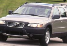 Volvo V70 Cross Country: Чому цей піднятий універсал вигідніший за моду на позашляховики