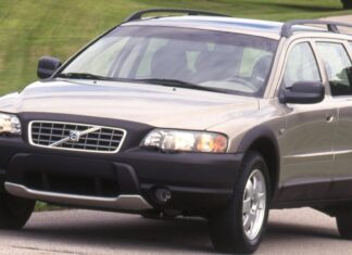 Volvo V70 Cross Country: Чому цей піднятий універсал вигідніший за моду на позашляховики