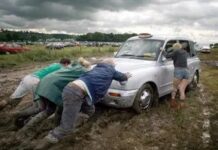 Як використовувати буксирувальний гачок, не пошкодивши автомобіль