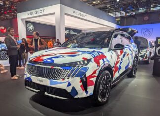Gama totalmente elétrica da Peugeot: estreia do E-408 e acesso antecipado do E-308 SW